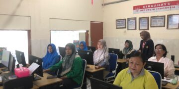 Halo lur !!!👋 Sebelumnya ada yg sudah tau belum tentang BLC (Broadband Learning Center) ⁉️⁉️ Broadband Learning Center (BLC) adalah program Pemerintah Kota Surabaya yang menyediakan pelatihan komputer dengan Gratis yang tersebar di seluruh Kota Surabaya. Broadband Learning Center bertujuan sebagai : Upaya untuk mewujudkan Masyarakat Surabaya Melek IT, Pemerintah Kota Surabaya melalui Dinas Komunikasi dan Informatika Kota Surabaya bekerjasama dengan PT Telkom Divre V Jawa Timur memberi sarana dan prasarana pembelajaran telematika sebagai upaya untuk mewujudkan tujuan nasional, khususnya dalam rangka mencerdaskan kehidupan bangsa dan mendorong tumbuhnya berbagai inovasi dalam sistem pendidikan. Perubahan besar yang terjadi dalam lingkungan global mengharuskan kita untuk mengembangkan sistem pendidikan lebih terbuka, lebih luwes, berkualitas dan dapat diakses oleh siapa saja yang memerlukan tanpa memandang usia, gender, lokasi, kondisi sosial-ekonomi, maupun pengalaman pendidikan sebelumnya. Naaah kebetulan nih diwilayah Kecamatan Sukomanunggal ada BLC Kelurahan Simomulyo. Ayooo lurr manfaatkan dengan sebaik mungkin, untuk mengasah ilmu pengetahuan di BLC Kelurahan Simomulyo. #ericahyadi #banggasurabaya #sapawargasurabaya #kecamatansukomanunggal #dinkominfosby https://www.instagram.com/p/DTYJhS-E-TU/